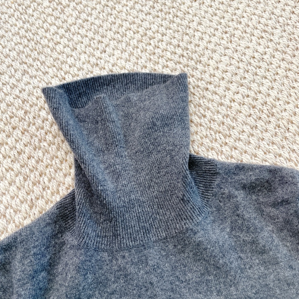 Saks Fifth Avenue 100% Cashmere Turtleneck Sweater – Women’s Small Gray - Picture 4 of 6